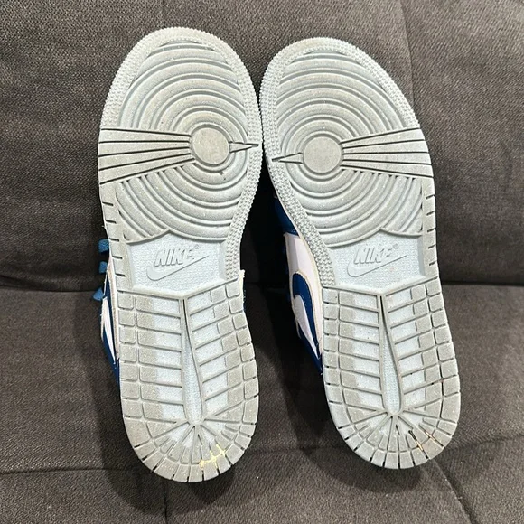 Air Jordan 1 Low SE size 7Y - Picture 5 of 6